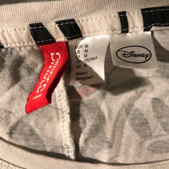 ❤️ H&M Mickey Mouse pattern Tee❤️ - Picture 4 of 4
